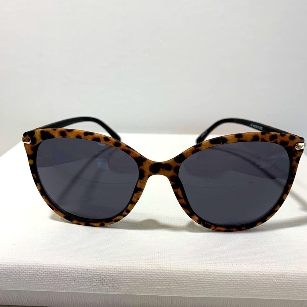 New without tags animal print sunglasses